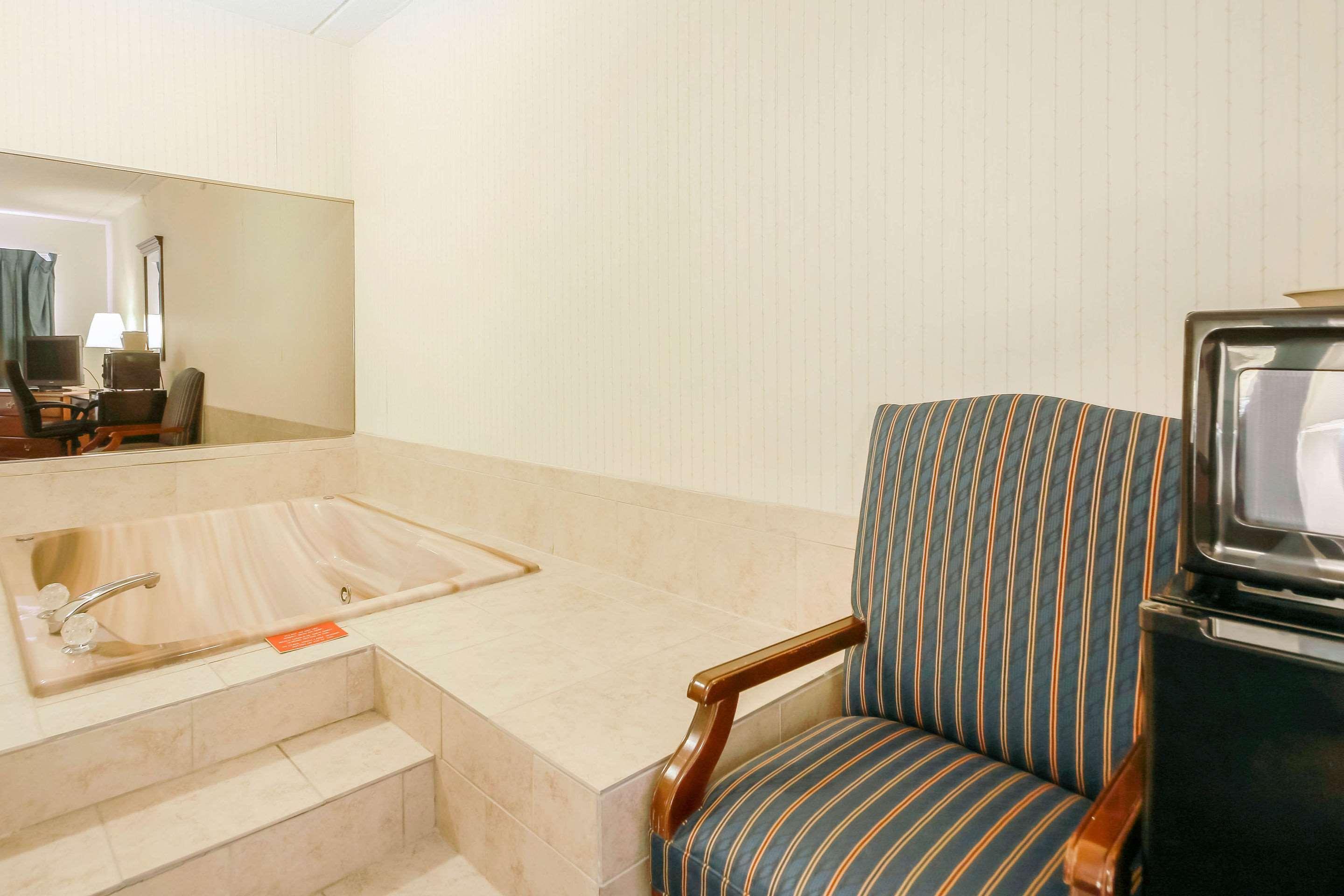 Comfort Inn & Suites Beaver Dam Экстерьер фото