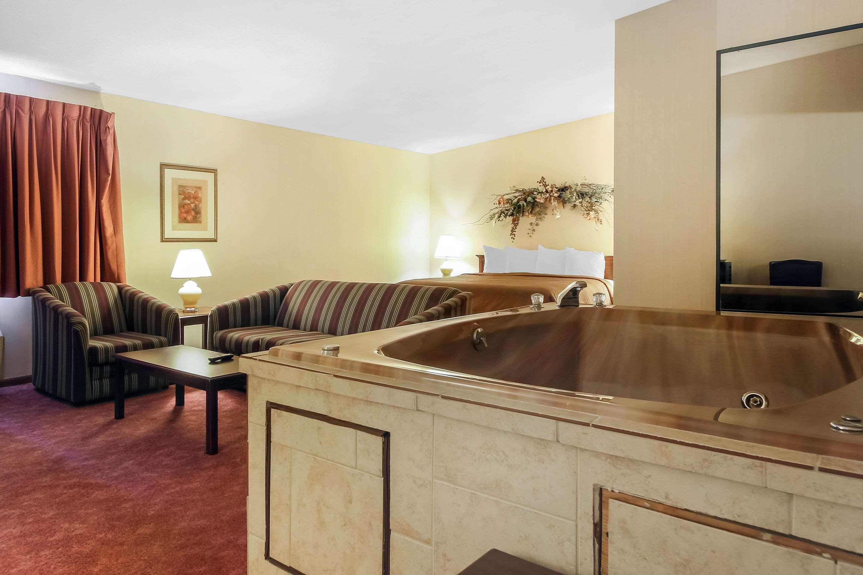 Comfort Inn & Suites Beaver Dam Экстерьер фото