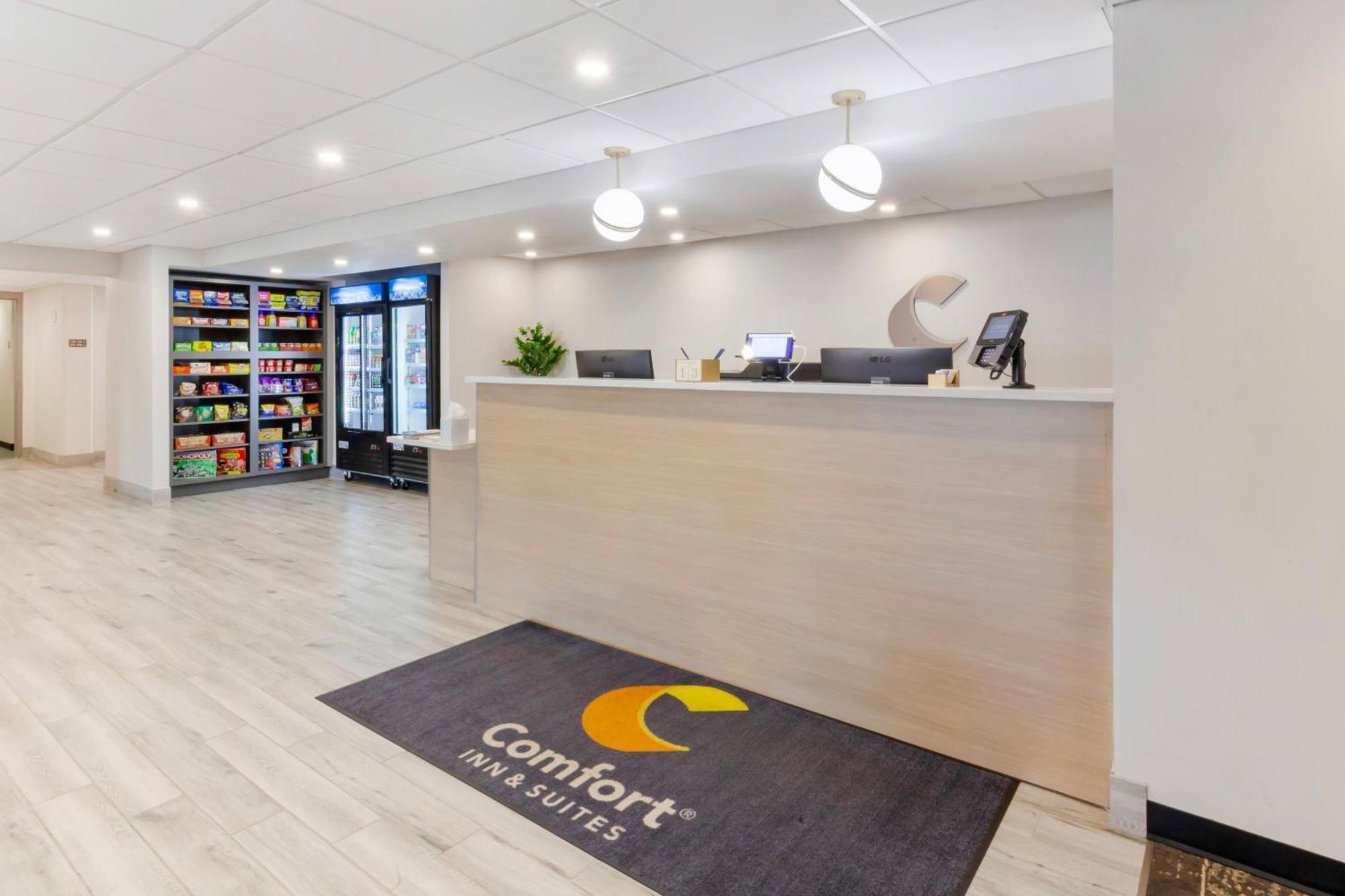Comfort Inn & Suites Beaver Dam Экстерьер фото